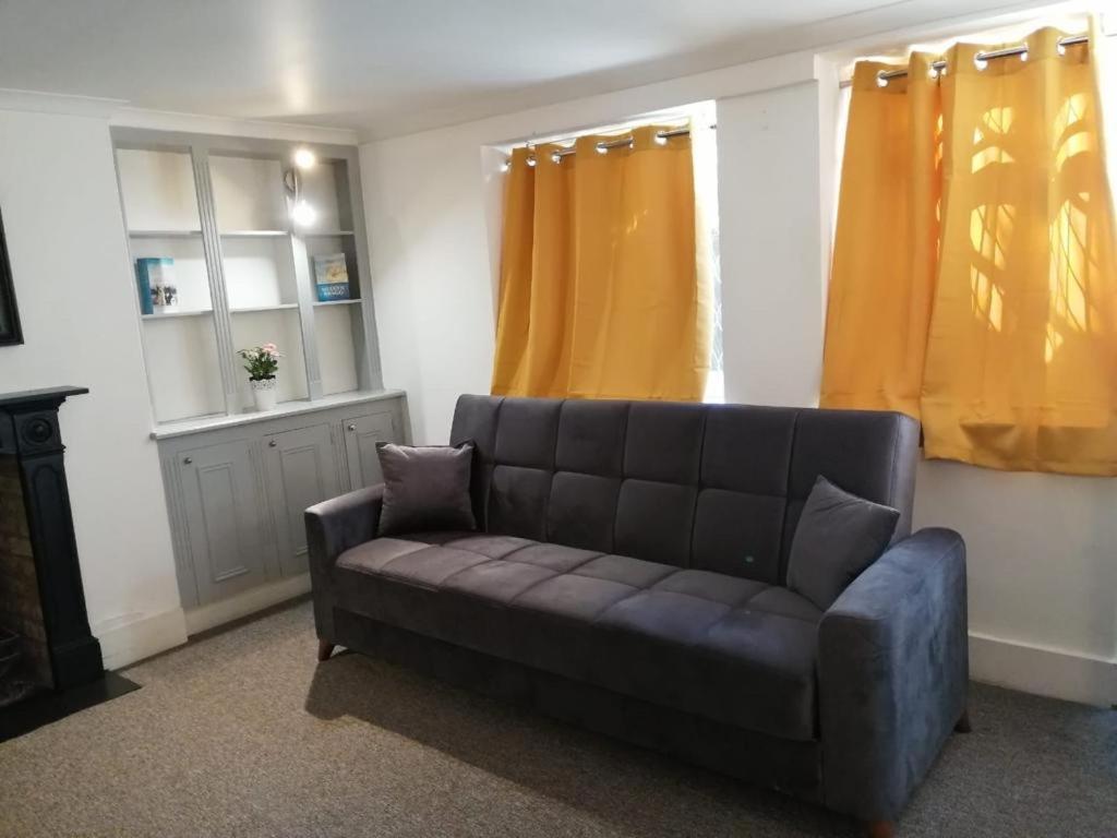 Entire 2-bedroom Flat In Camden Londra